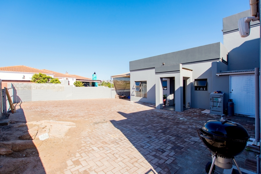 7 Bedroom Property for Sale in Myburgh Park Western Cape